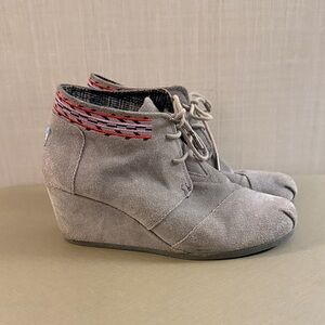 Toms grey Aztec suede wedge boots W 9 $79